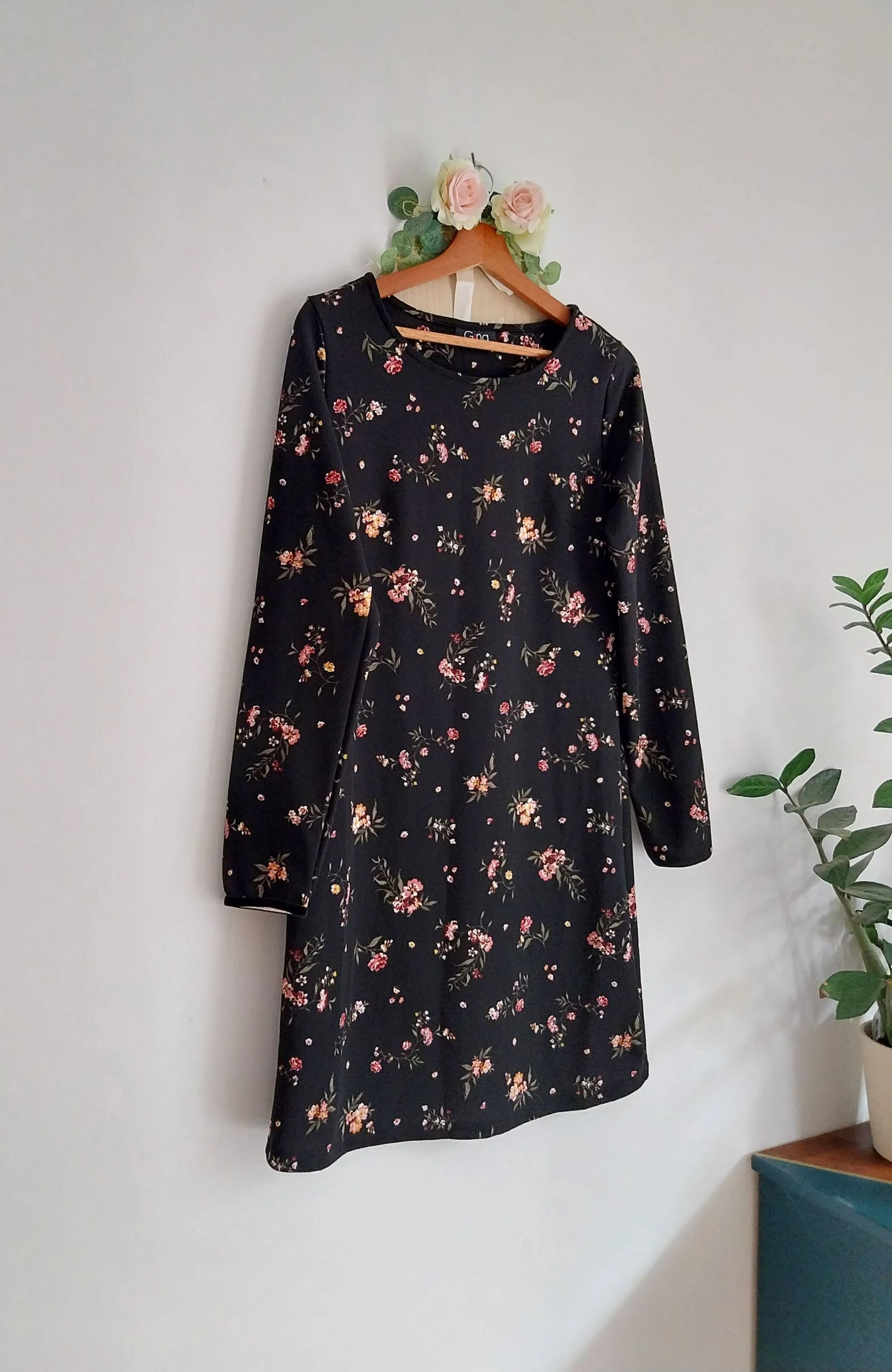 Vestido de media temporada negro con pequeñas flores Gina Talla 38 – photo 4